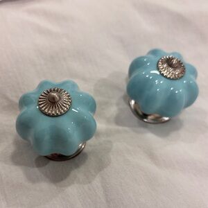 NWT “Liberty Hardware” Ceramic Melon  Knobs (2) Satin-nickel-blue